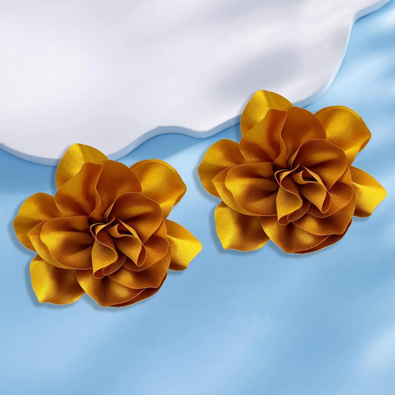 2Pcs 5in Dainty Satin Fabric Flower Brooch Extra Large Rose Camellia Flower Brooches Lapel Pins for Women Wedding Party Dance Banquet Clothes Jewelry Accessories