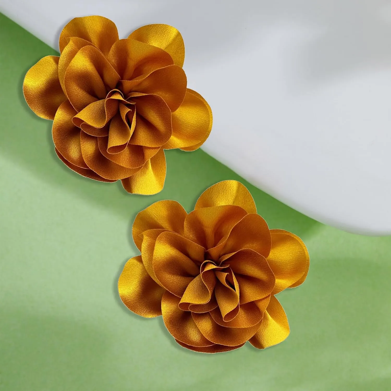 2Pcs 5in Dainty Satin Fabric Flower Brooch Extra Large Rose Camellia Flower Brooches Lapel Pins for Women Wedding Party Dance Banquet Clothes Jewelry Accessories