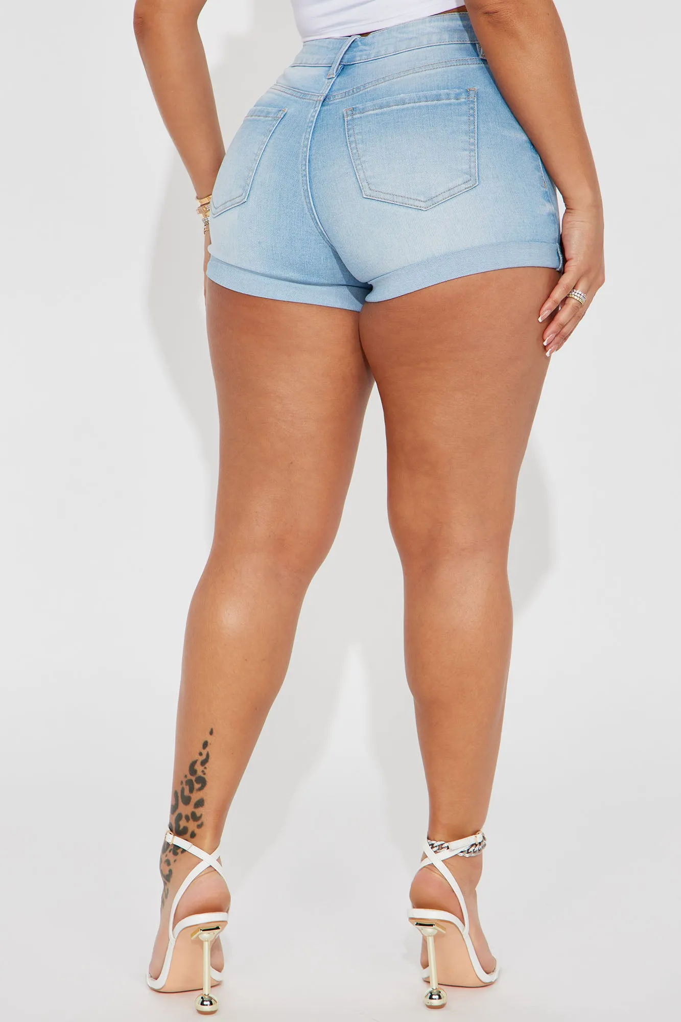 90s Mom Stretch Ripped Denim Shorts - Light Wash