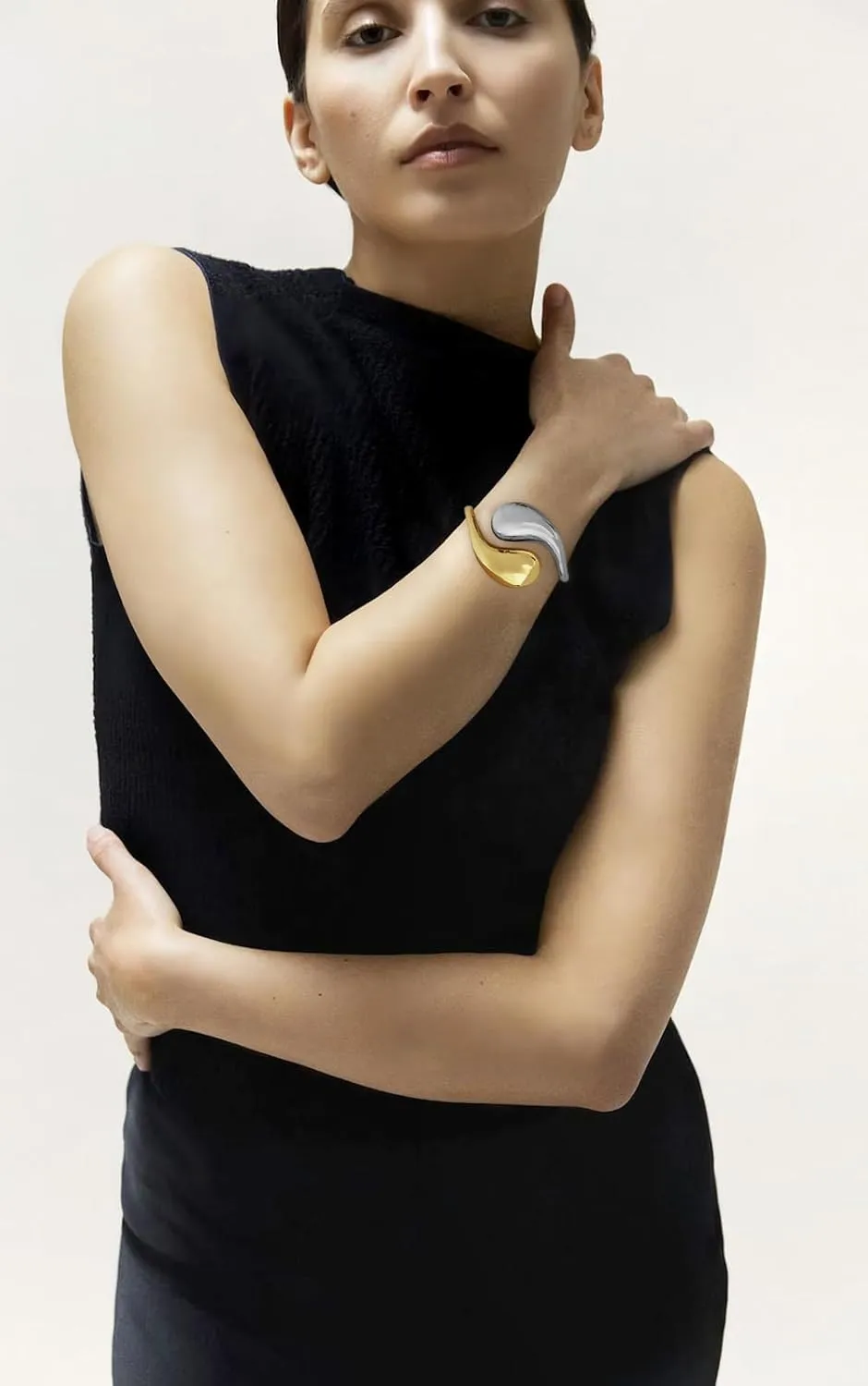 Chunky Gold Bangle Bracelets for Women Trendy Wide Hinged Open Cuff Bangle Bracelet Boho Thick Statement Gold Bracelets Am Cuff Wist Bracelets
