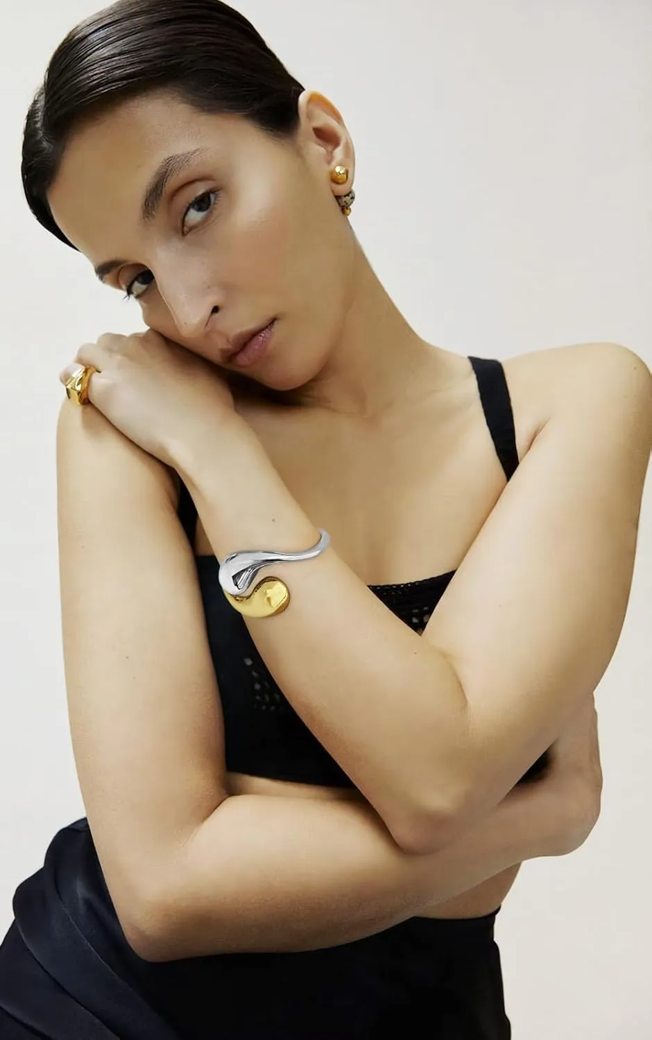 Chunky Gold Bangle Bracelets for Women Trendy Wide Hinged Open Cuff Bangle Bracelet Boho Thick Statement Gold Bracelets Am Cuff Wist Bracelets