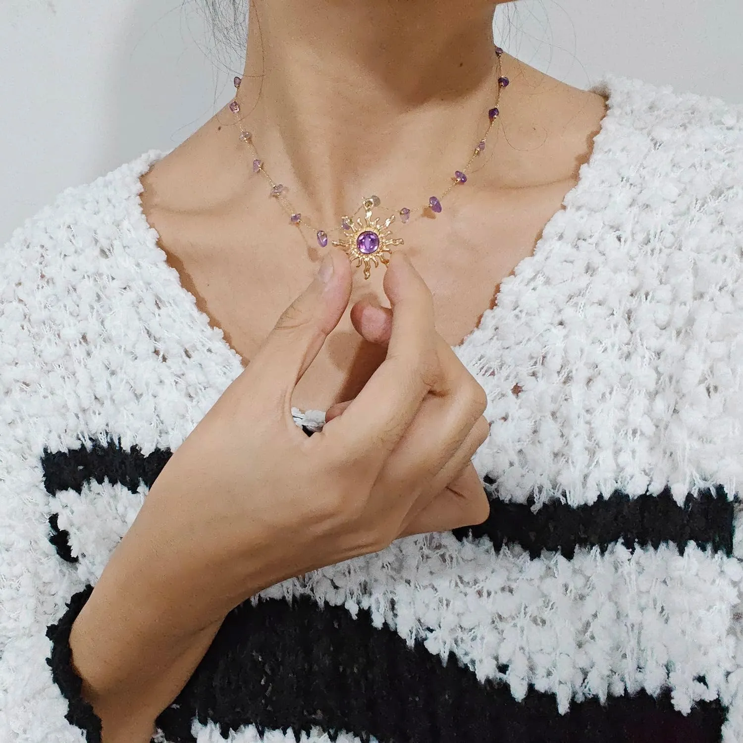 Crystal Sun Necklace for Women 18K Gold Plated Sun Pendant Necklace Natural Stone Crystal Choker Necklace Healing Crystal Necklace Christmas Trendy Jewelry For Women