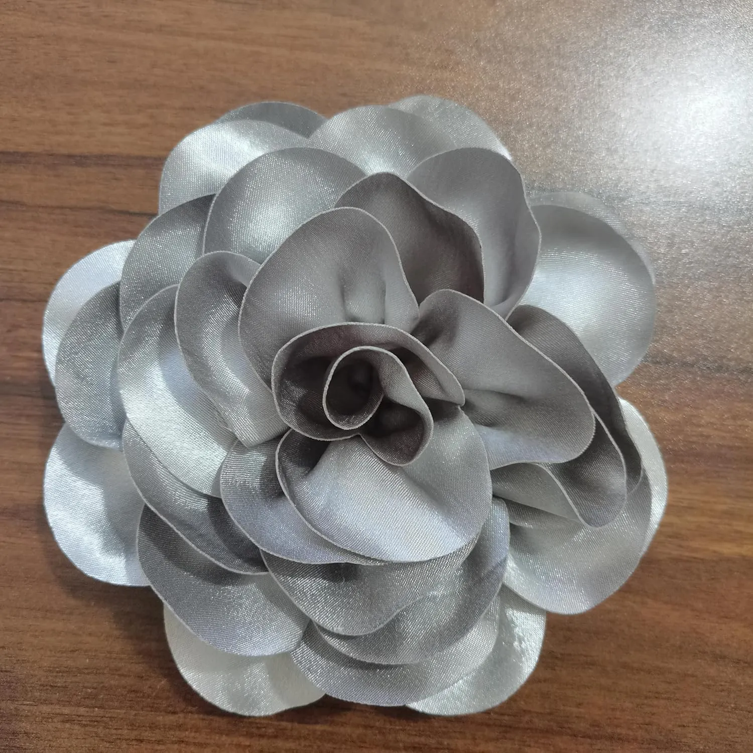 Dainty Satin Fabric Rose Flower Extra Large Big Brooches Pins Elegant Silk Camellia Flower Oversized Brooch Pin for Women Wedding Party Dance Banquet Dress Accessories Jewelry Gifts
