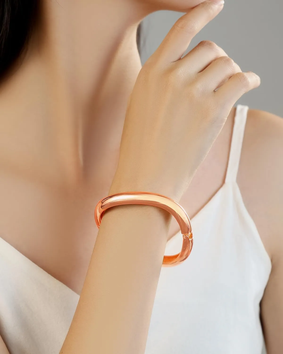 Gold Bangles Bracelets for Women Chunky Gold Cuff Bracelet Set 2PCS Trendy Bracelet for Women Irregular Cuff Hinged Wide 14K Gold Plated Bracelet