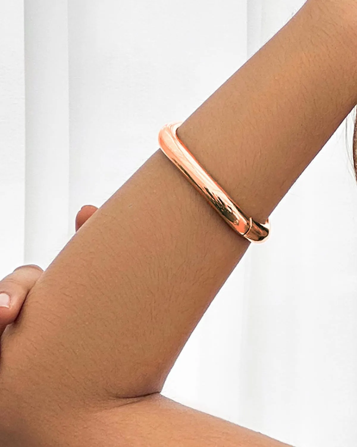 Gold Bangles Bracelets for Women Chunky Gold Cuff Bracelet Set 2PCS Trendy Bracelet for Women Irregular Cuff Hinged Wide 14K Gold Plated Bracelet