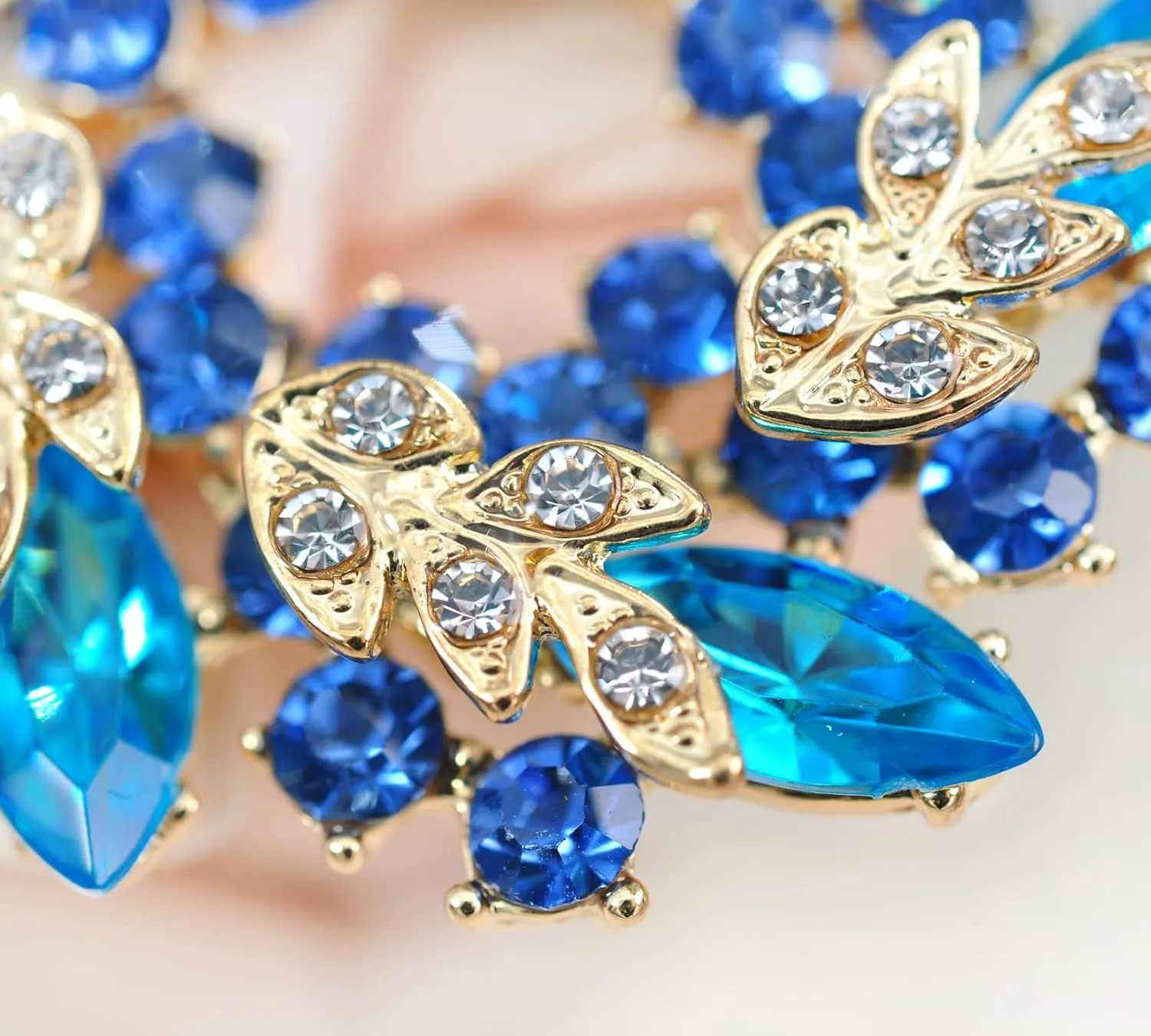 Gyn&Joy Leaf Floral Wreath Brooch Pin
