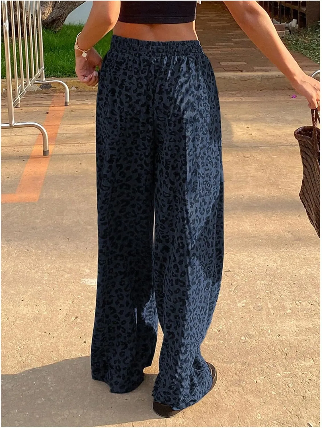 OYOANGLE Women's Graphic Print Drawstring Elastic High Waist Long Pants Y2k Wide Leg Casual Trousers with Pockets