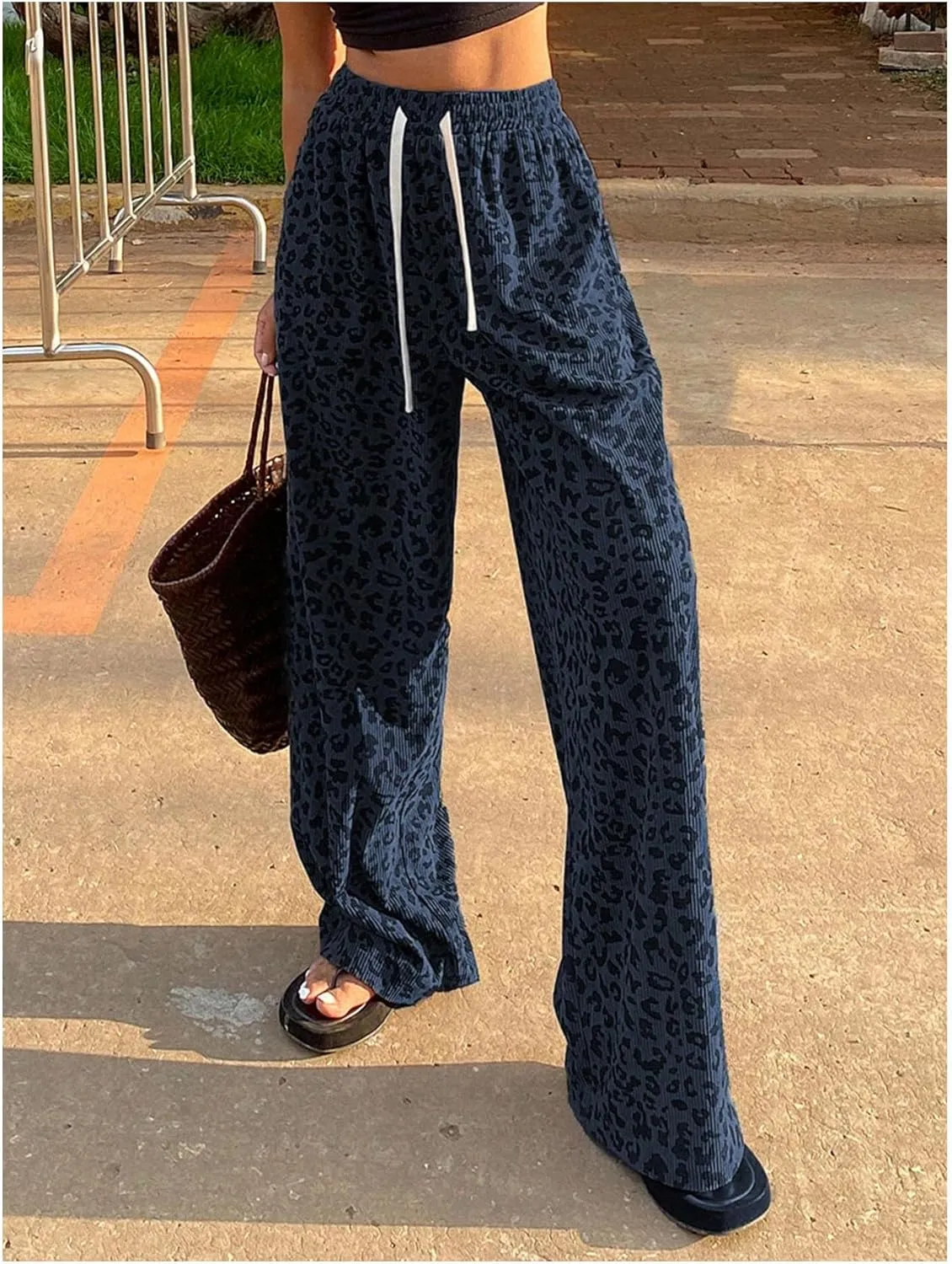 OYOANGLE Women's Graphic Print Drawstring Elastic High Waist Long Pants Y2k Wide Leg Casual Trousers with Pockets