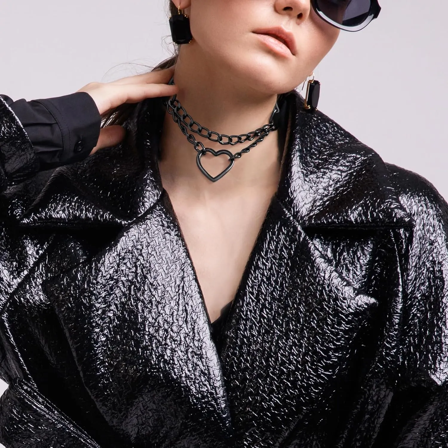 Ronglry Black Velvet Choker Necklace for Women - Adjustable Layered Goth Chokers for Party, Cosplay & Gift